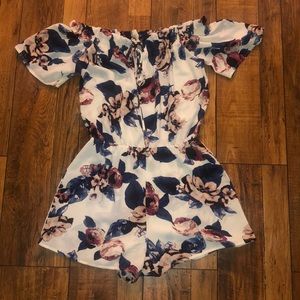 Floral romper. Off the shoulder.